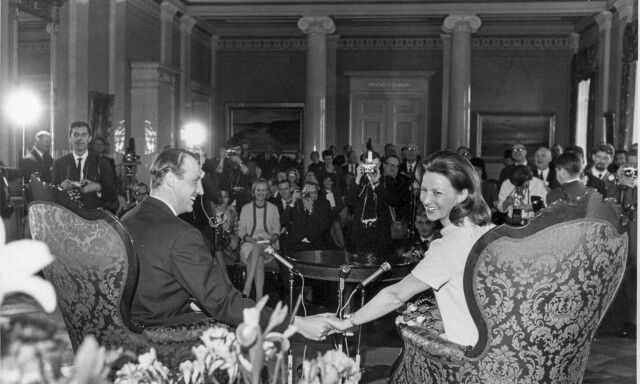 50 år siden kronprins Harald brøt tradisjon med forlovelsen